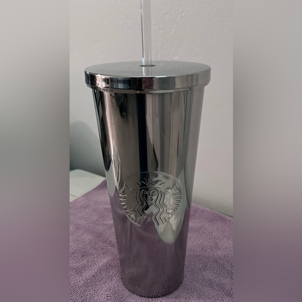 Starbucks Mirrored Chrome Tumbler. Unused, 24 ounce cup. 9” tall